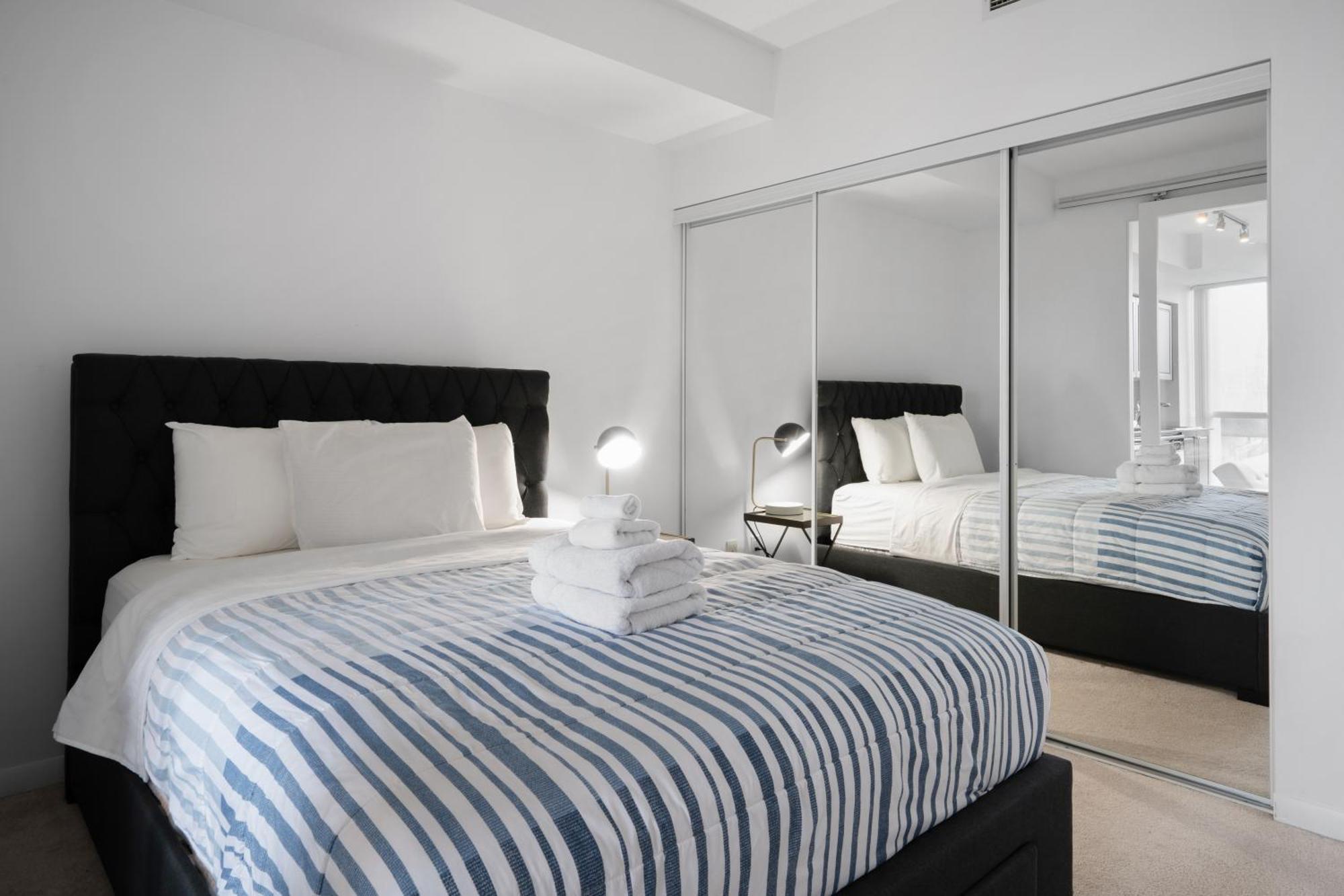 Downtown Toronto 1 Bdrm Condo With Parking And Views Eksteriør bilde