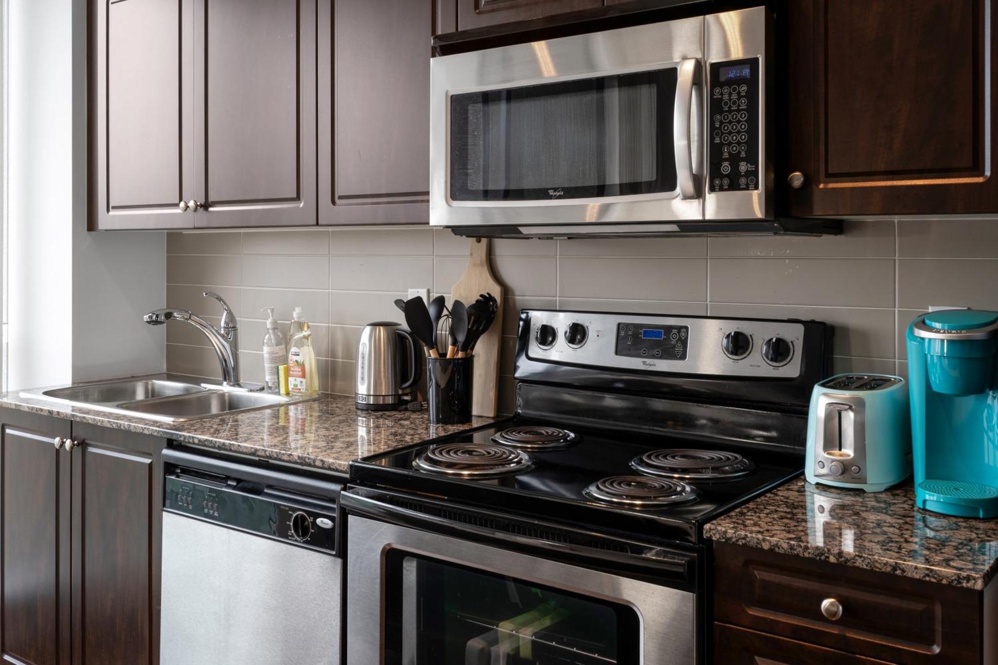 Downtown Toronto 1 Bdrm Condo With Parking And Views Eksteriør bilde