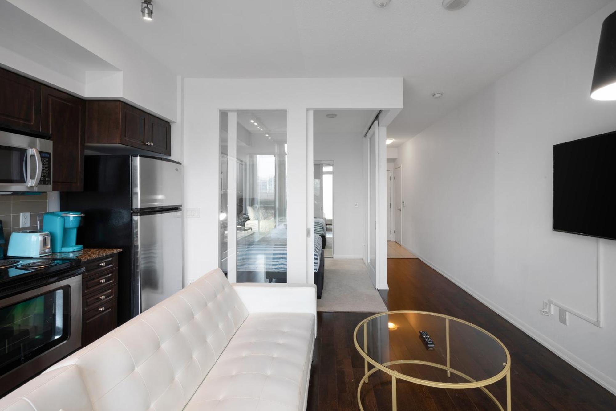 Downtown Toronto 1 Bdrm Condo With Parking And Views Eksteriør bilde