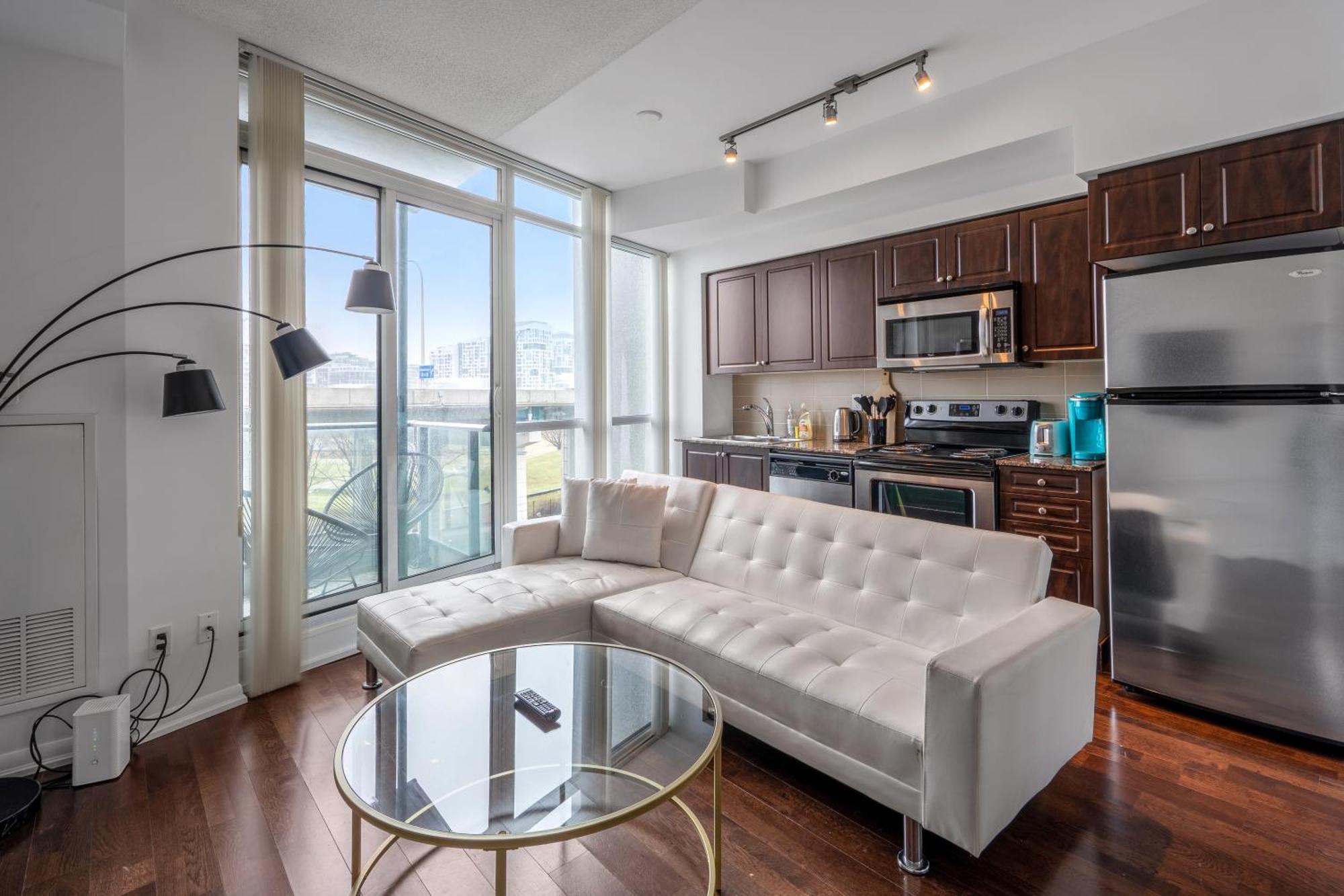 Downtown Toronto 1 Bdrm Condo With Parking And Views Eksteriør bilde